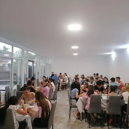 Sea Breeze Хостел Костинешти